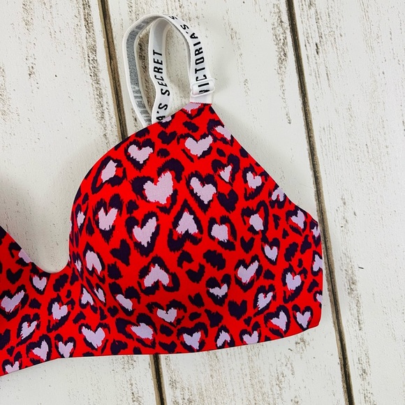 36C Victoria’s Secret T-Shirt Lightly Lined Wireless Bra Logo Strap Heart Print - Picture 4 of 9